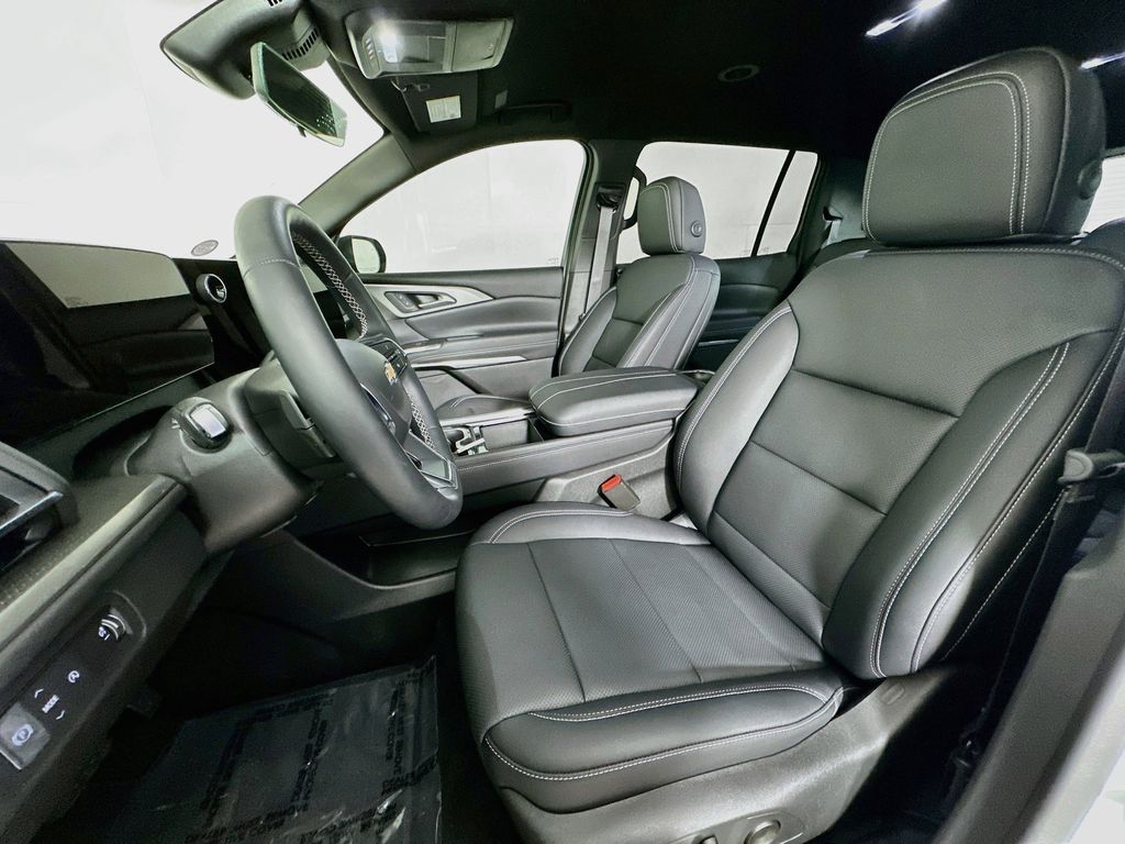 Thumbnail: 2025 Chevrolet Traverse - 11