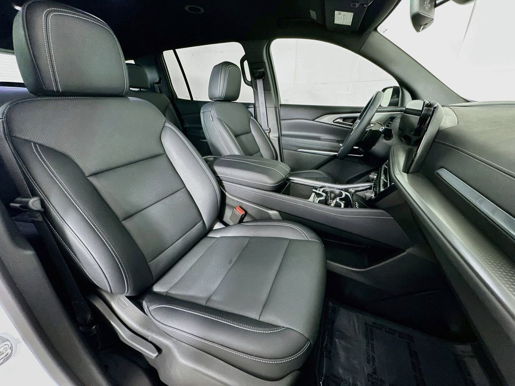 Thumbnail: 2025 Chevrolet Traverse - 12
