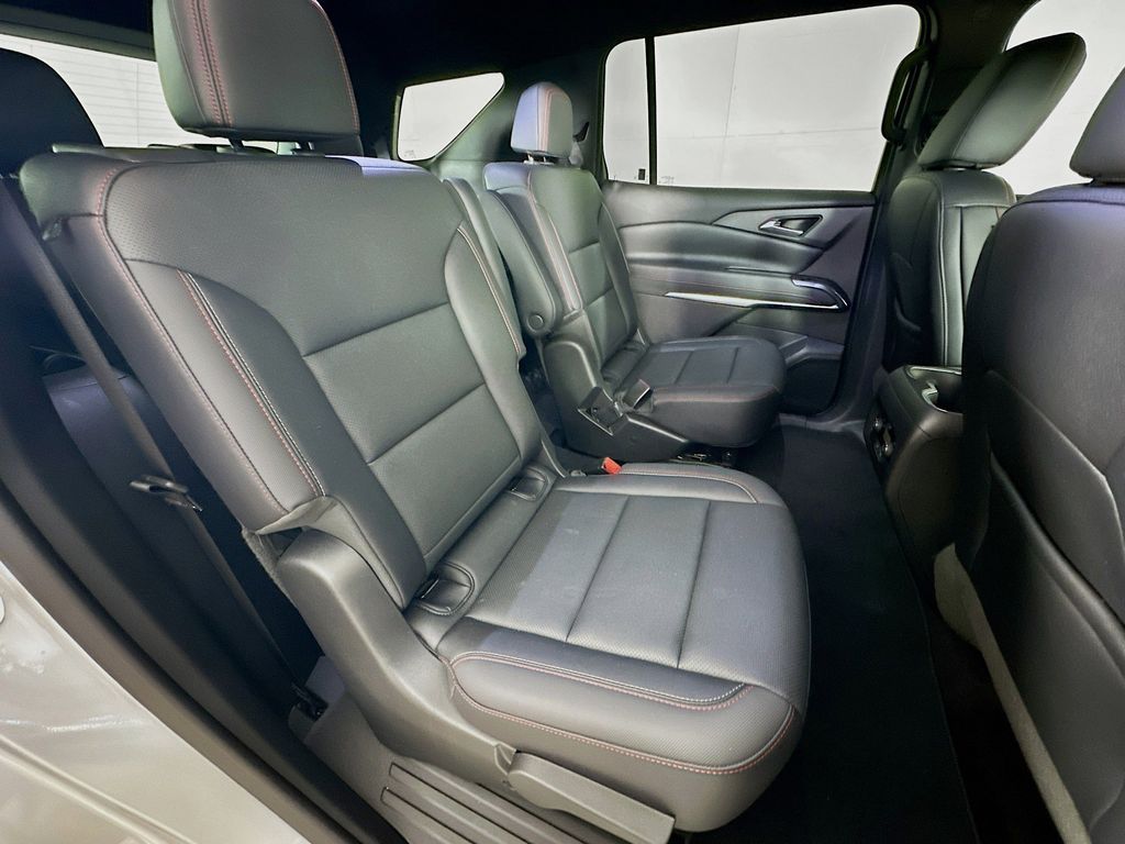 Thumbnail: 2025 Chevrolet Traverse - 34