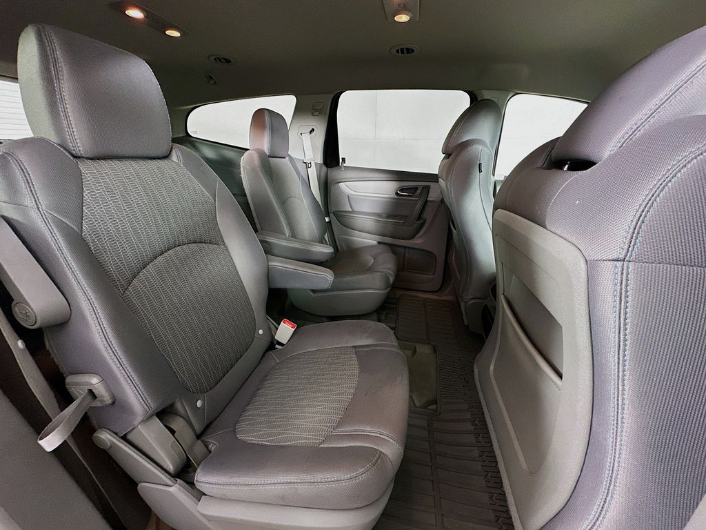 Thumbnail: 2015 Chevrolet Traverse - 32