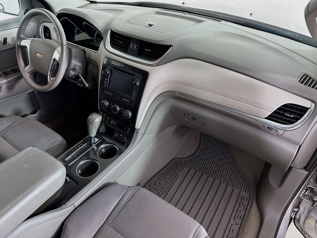 Thumbnail: 2015 Chevrolet Traverse - 33