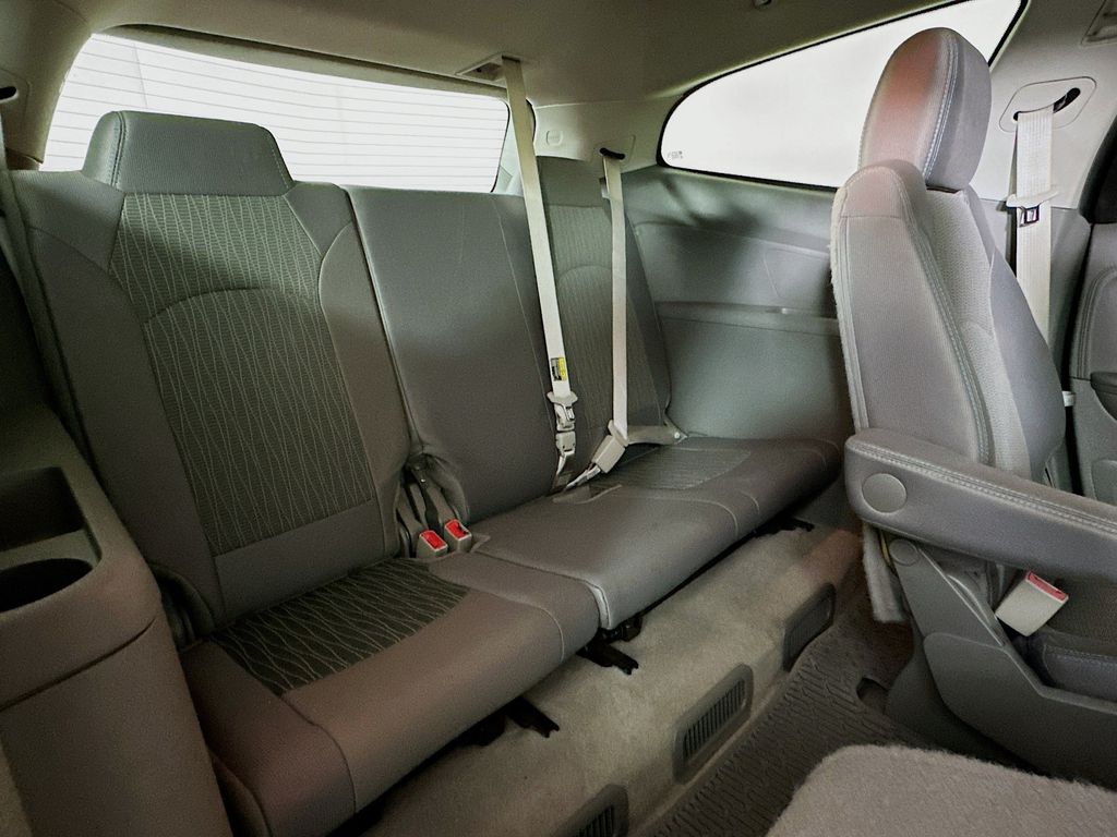 Thumbnail: 2015 Chevrolet Traverse - 31
