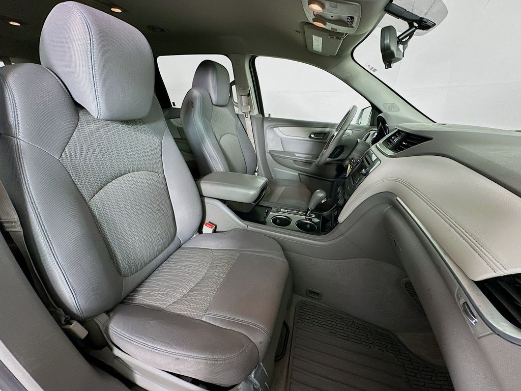 Thumbnail: 2015 Chevrolet Traverse - 10