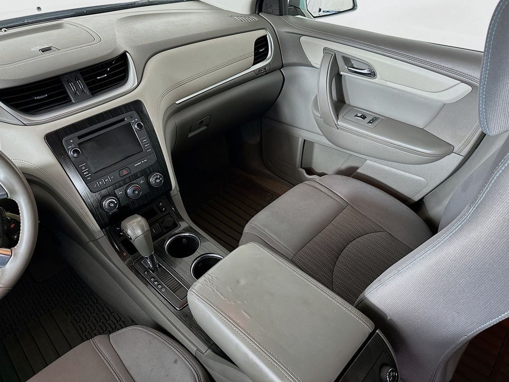 Thumbnail: 2015 Chevrolet Traverse - 12