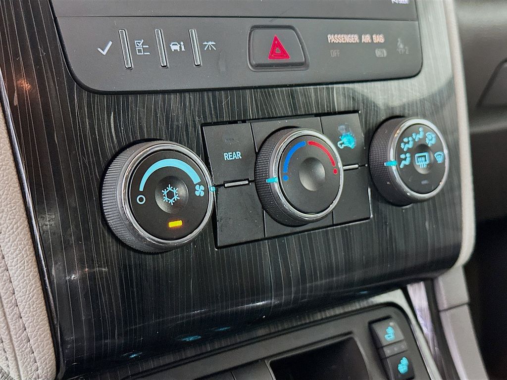 Thumbnail: 2015 Chevrolet Traverse - 23