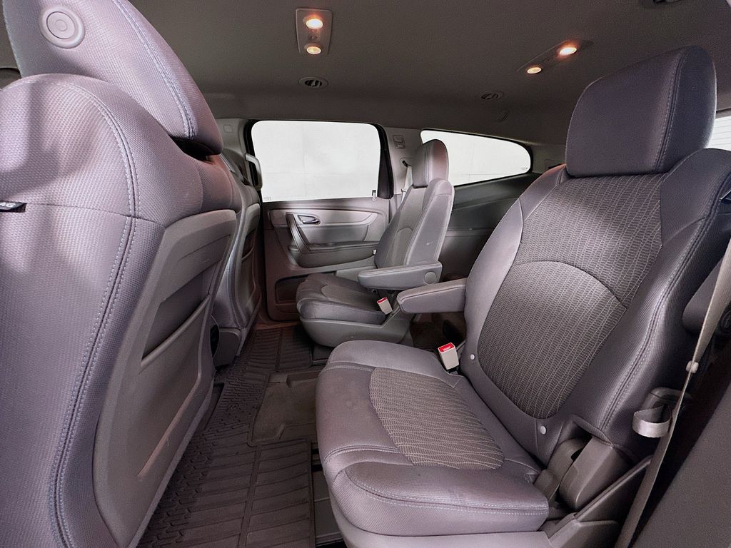 Thumbnail: 2015 Chevrolet Traverse - 11