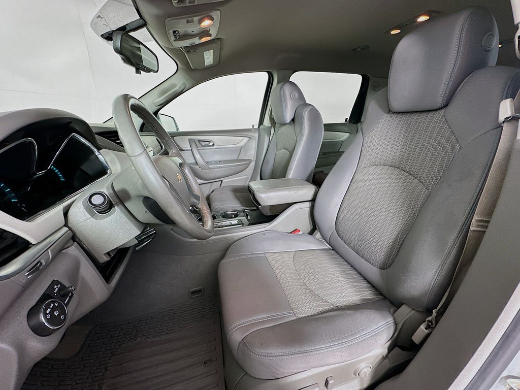Thumbnail: 2015 Chevrolet Traverse - 9