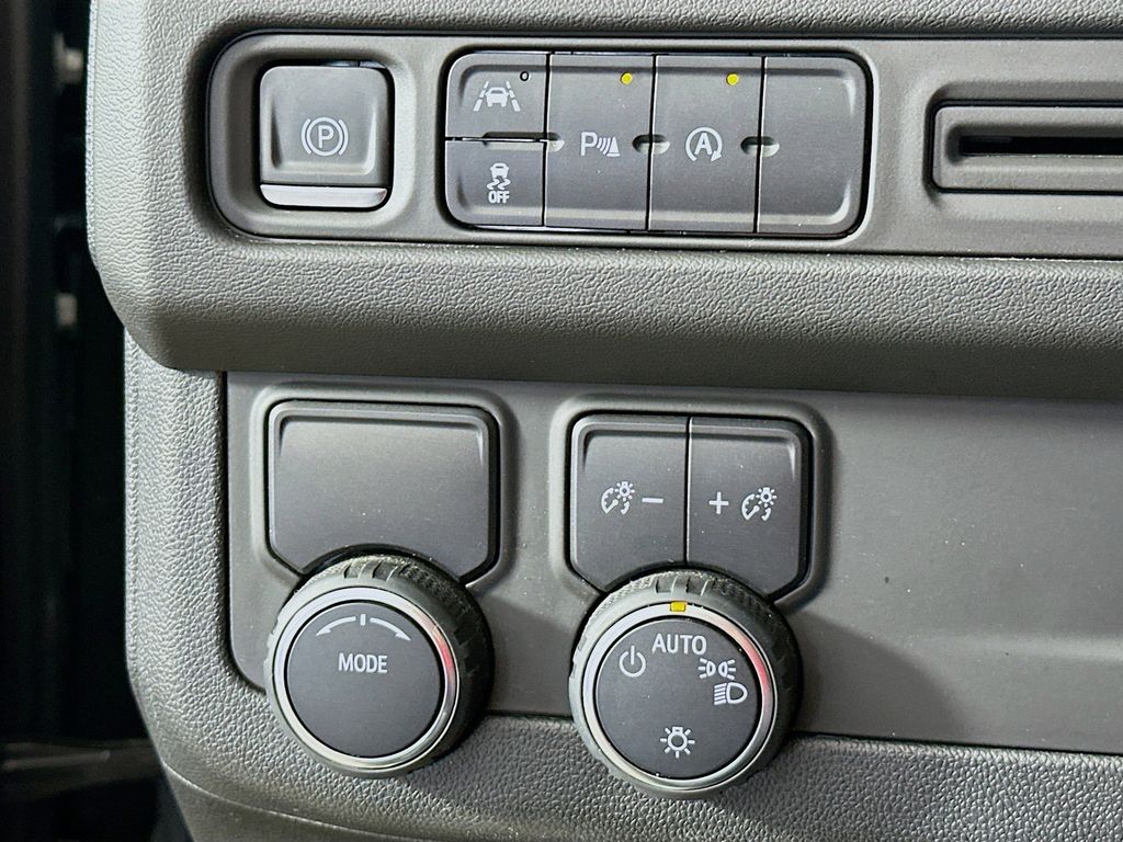 Thumbnail: 2023 Chevrolet Suburban - 27