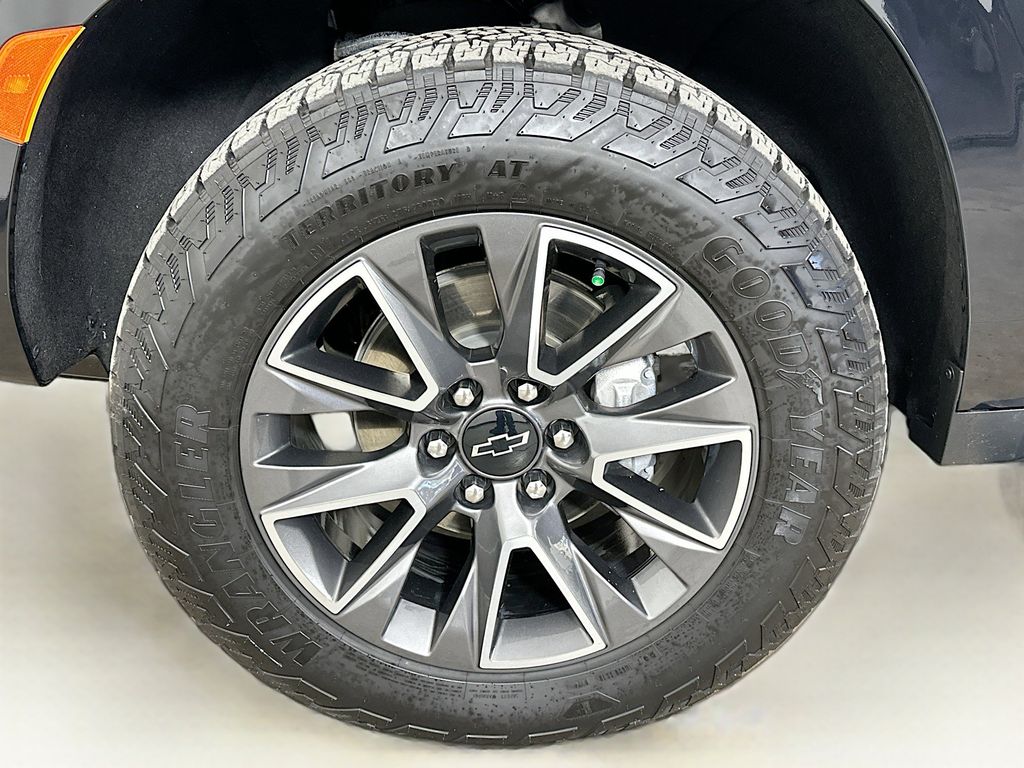 Thumbnail: 2023 Chevrolet Tahoe - 8