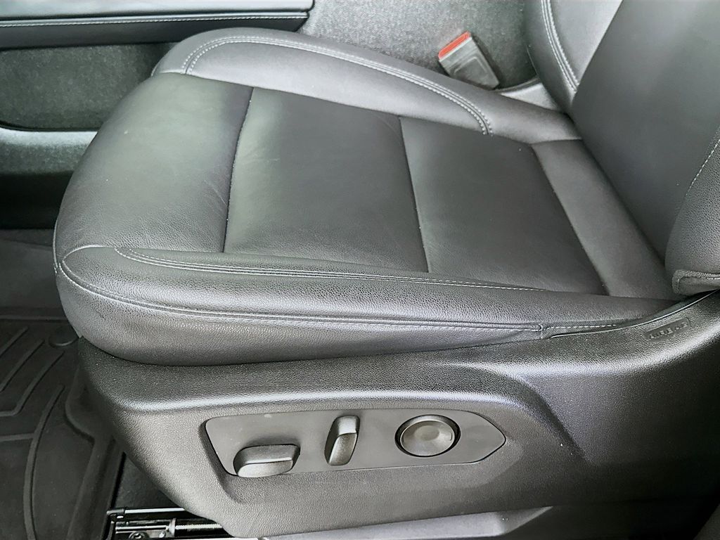 Thumbnail: 2023 Chevrolet Tahoe - 32