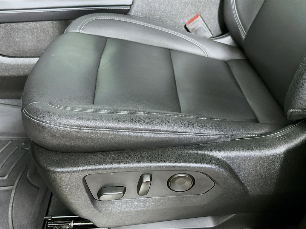 Thumbnail: 2023 Chevrolet Tahoe - 31