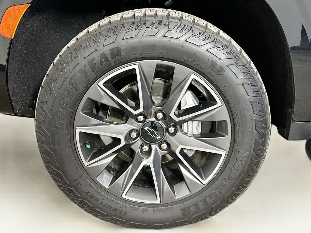 Thumbnail: 2023 Chevrolet Tahoe - 8