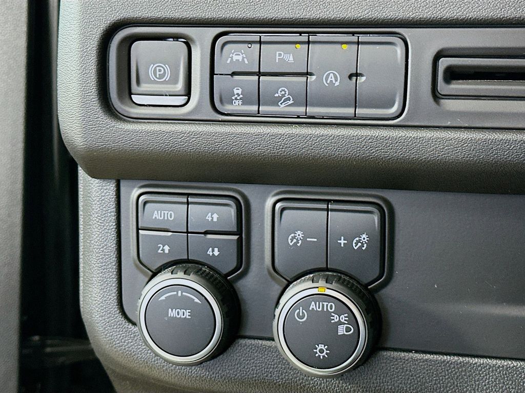 Thumbnail: 2023 Chevrolet Tahoe - 27