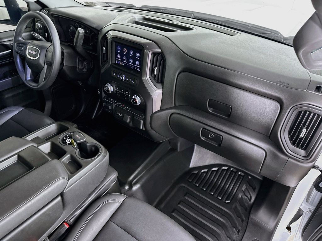 Thumbnail: 2024 GMC Sierra 2500 - 31