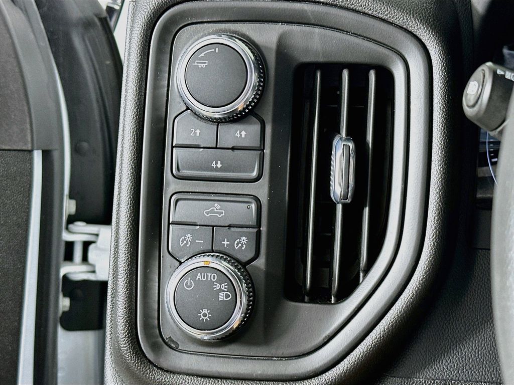 Thumbnail: 2024 GMC Sierra 2500 - 26