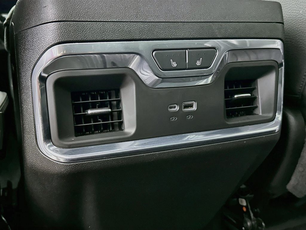 Thumbnail: 2024 GMC Sierra 3500 - 18