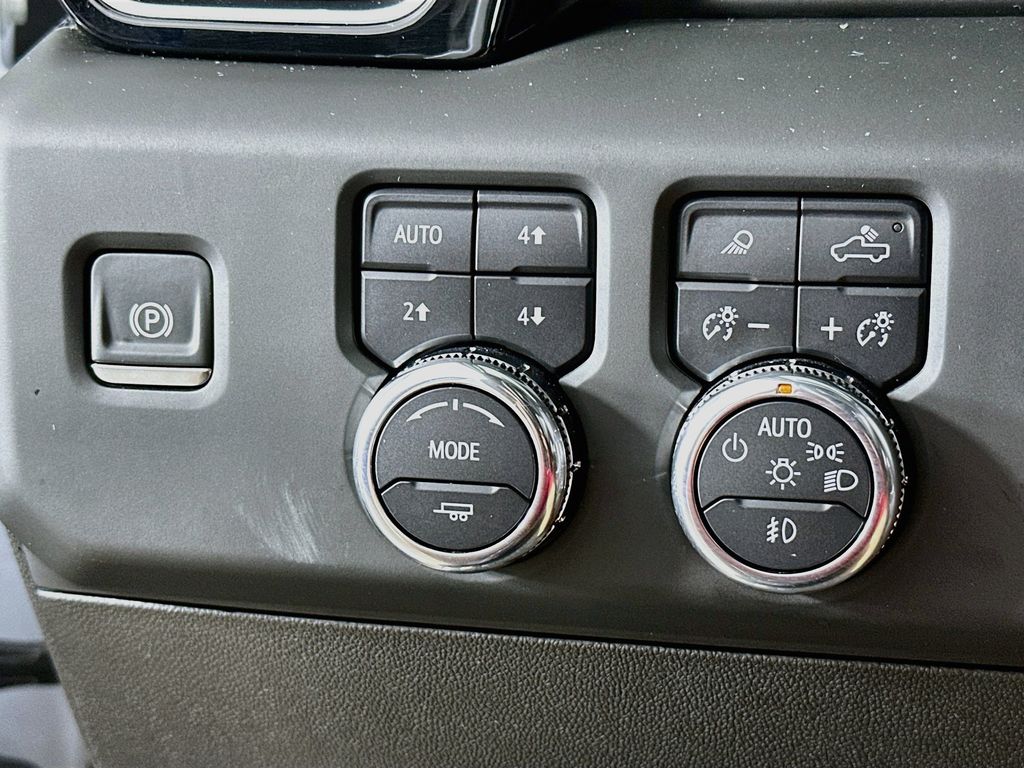 Thumbnail: 2024 GMC Sierra 3500 - 25