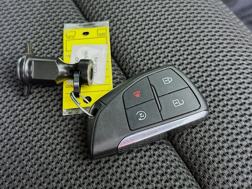 Thumbnail: 2023 GMC Canyon - 18