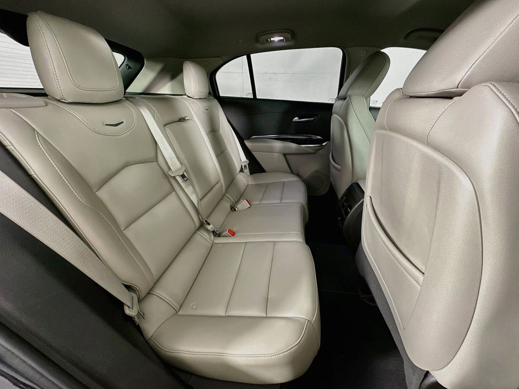 Thumbnail: 2023 Cadillac XT4 - 31