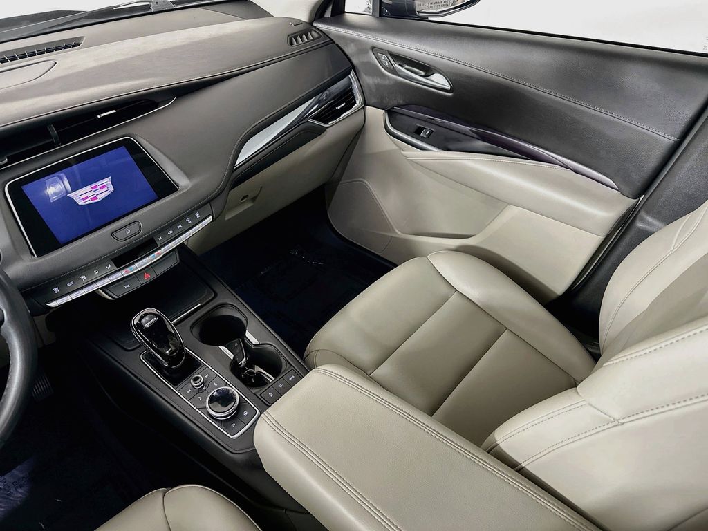 Thumbnail: 2023 Cadillac XT4 - 14