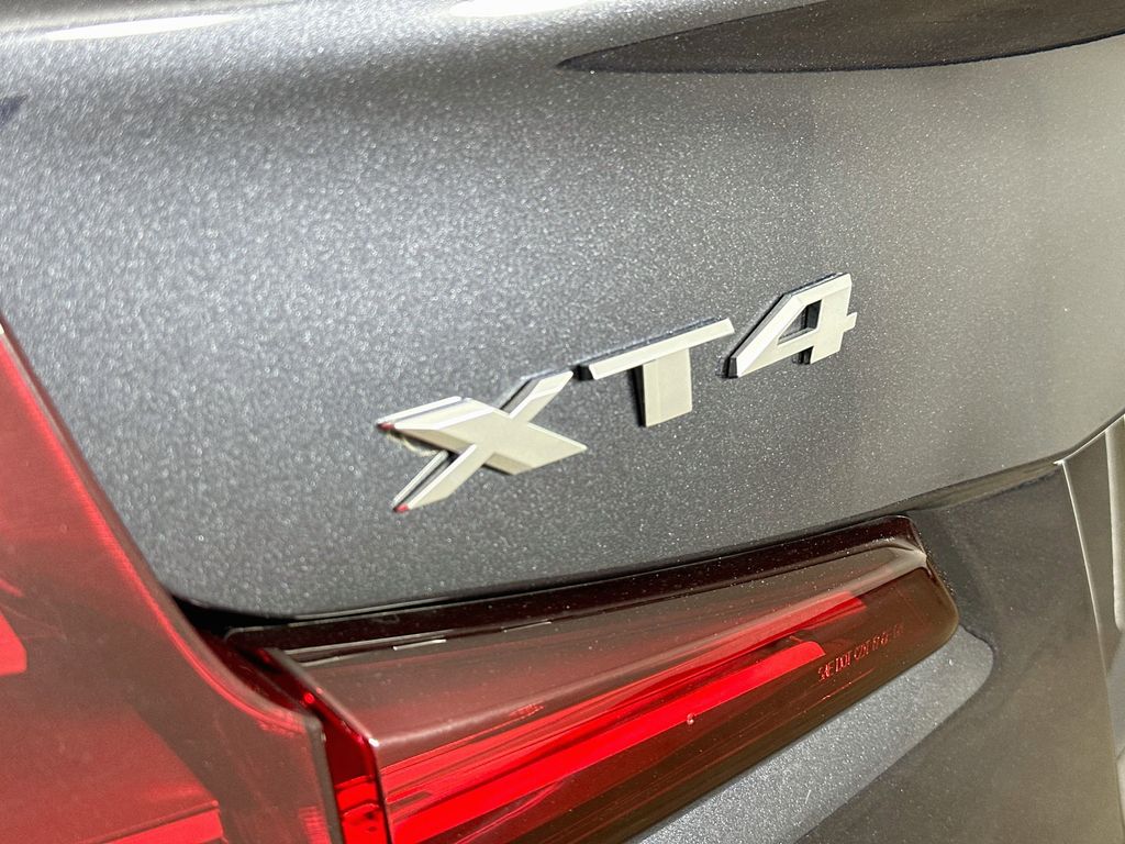 Thumbnail: 2023 Cadillac XT4 - 7