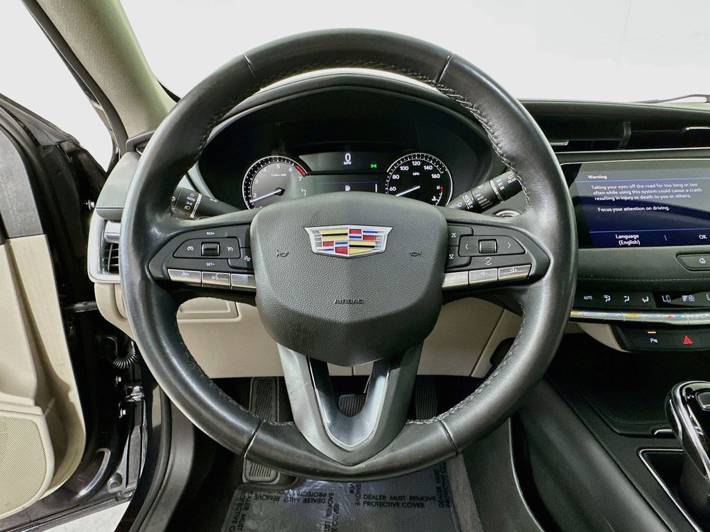 Thumbnail: 2023 Cadillac XT4 - 15