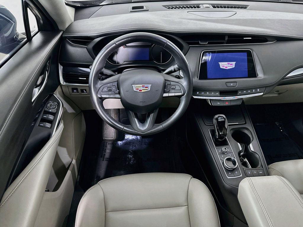 Thumbnail: 2023 Cadillac XT4 - 10