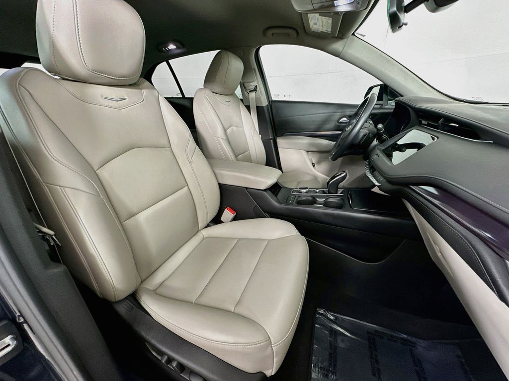 Thumbnail: 2023 Cadillac XT4 - 12