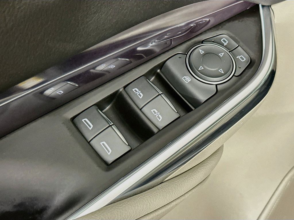Thumbnail: 2023 Cadillac XT4 - 29