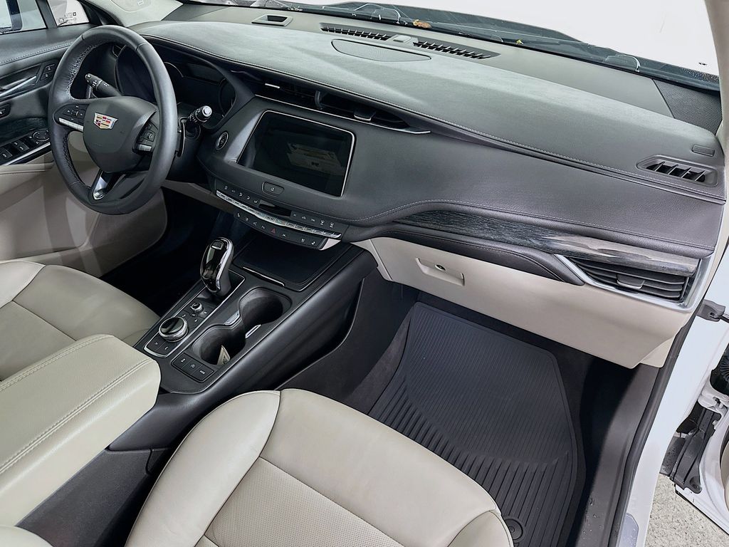 Thumbnail: 2022 Cadillac XT4 - 31
