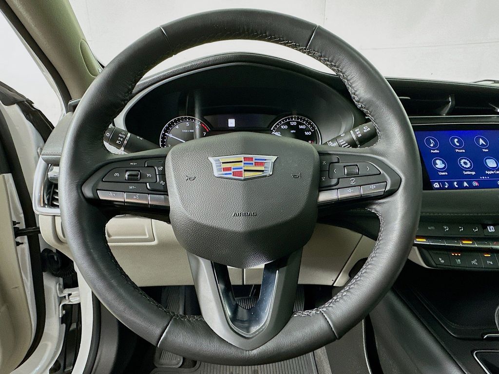 Thumbnail: 2022 Cadillac XT4 - 15