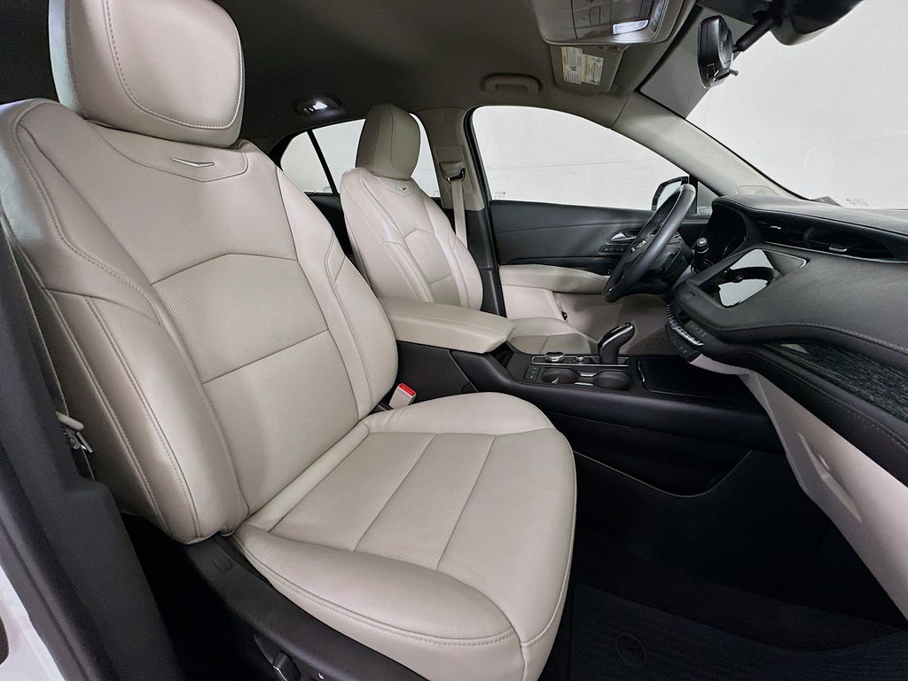 Thumbnail: 2022 Cadillac XT4 - 12
