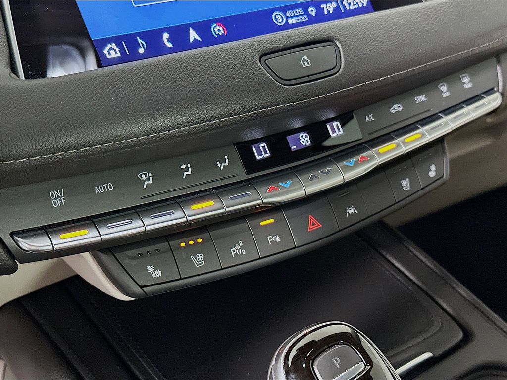 Thumbnail: 2022 Cadillac XT4 - 23