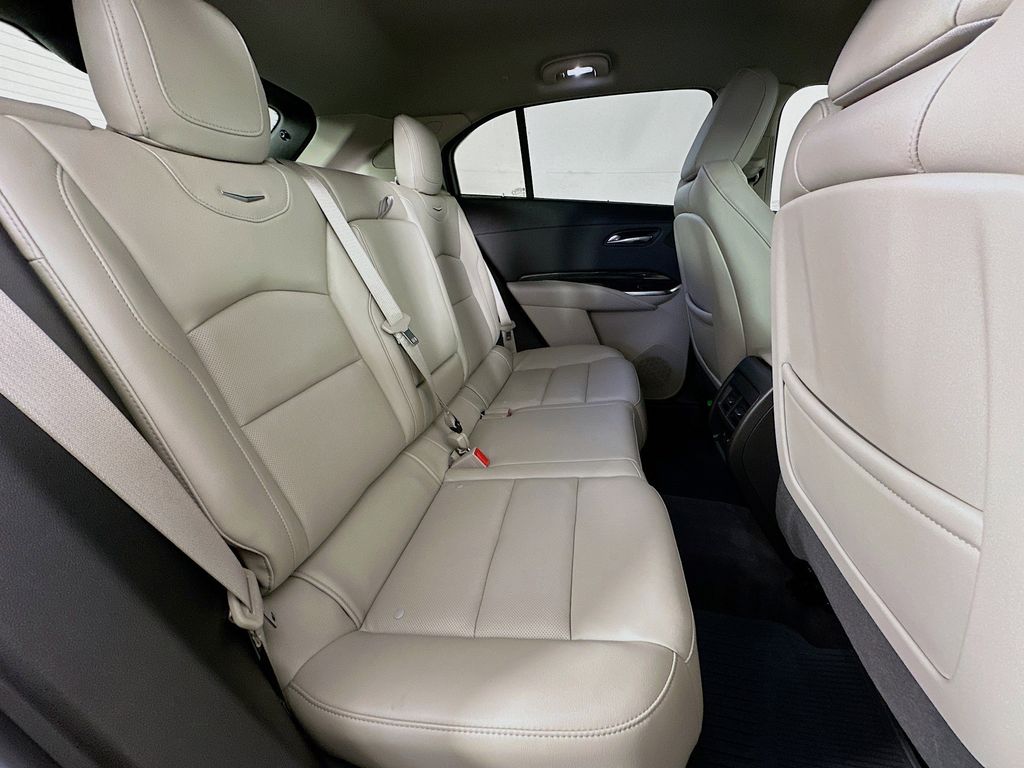 Thumbnail: 2022 Cadillac XT4 - 30