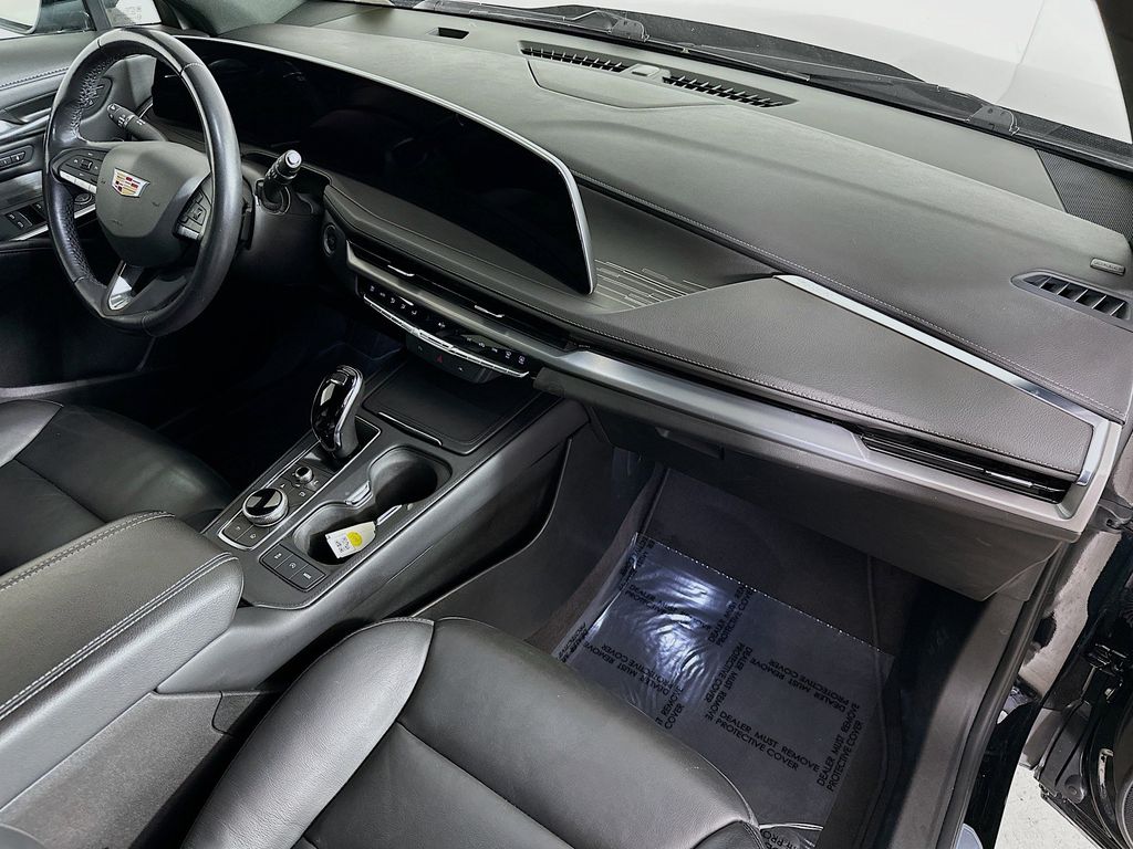 Thumbnail: 2024 Cadillac XT4 - 15