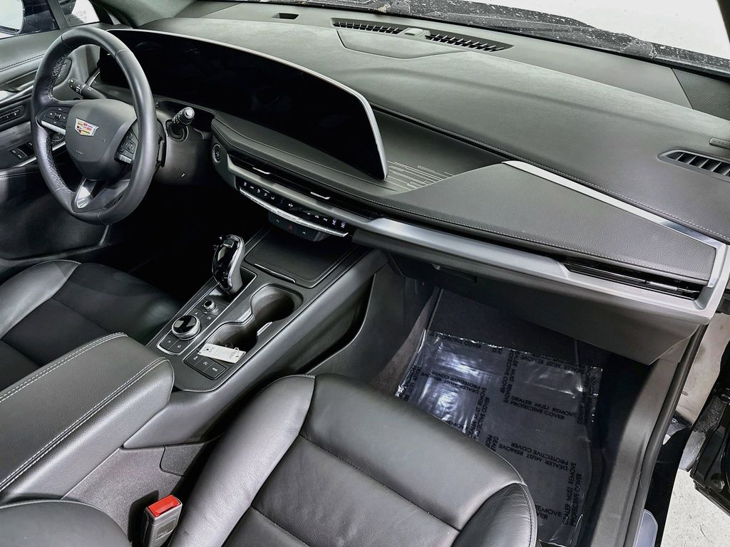 Thumbnail: 2025 Cadillac XT4 - 15