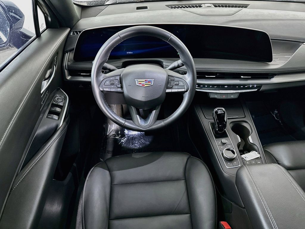 Thumbnail: 2025 Cadillac XT4 - 10