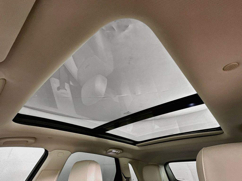 Thumbnail: 2021 Cadillac XT5 - 32