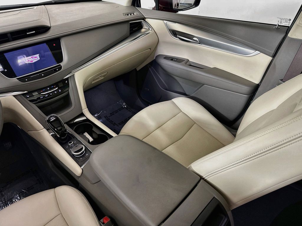 Thumbnail: 2021 Cadillac XT5 - 11