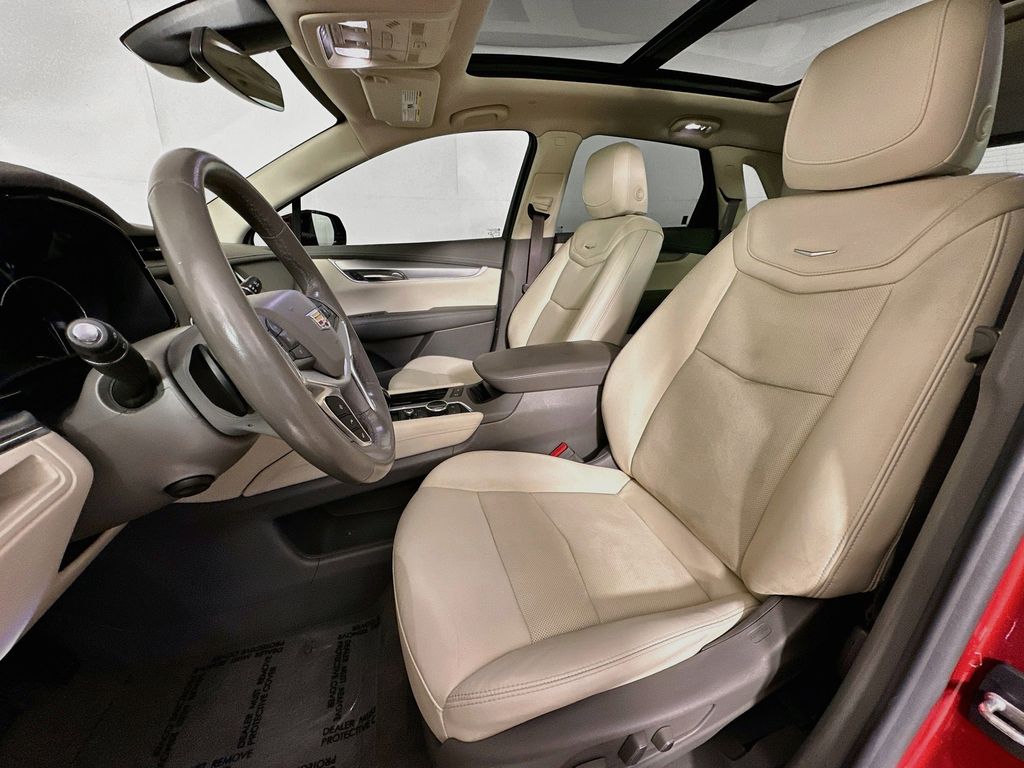 Thumbnail: 2021 Cadillac XT5 - 12