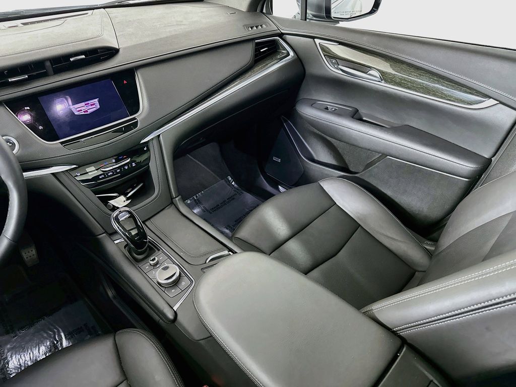 Thumbnail: 2021 Cadillac XT5 - 17