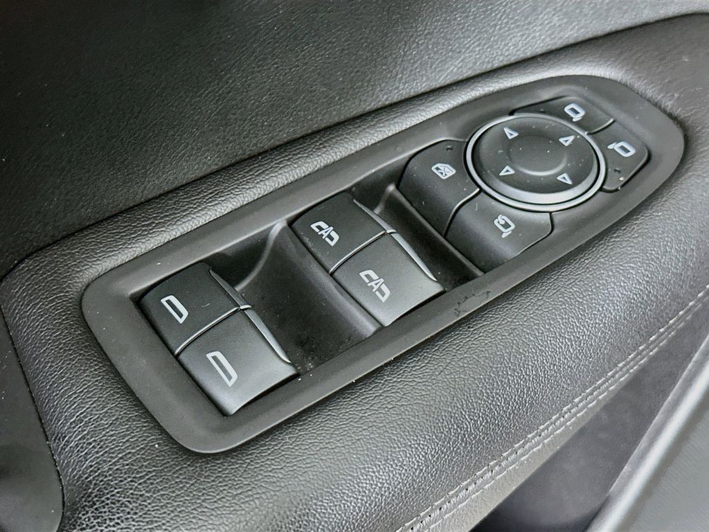 Thumbnail: 2021 Cadillac XT5 - 30