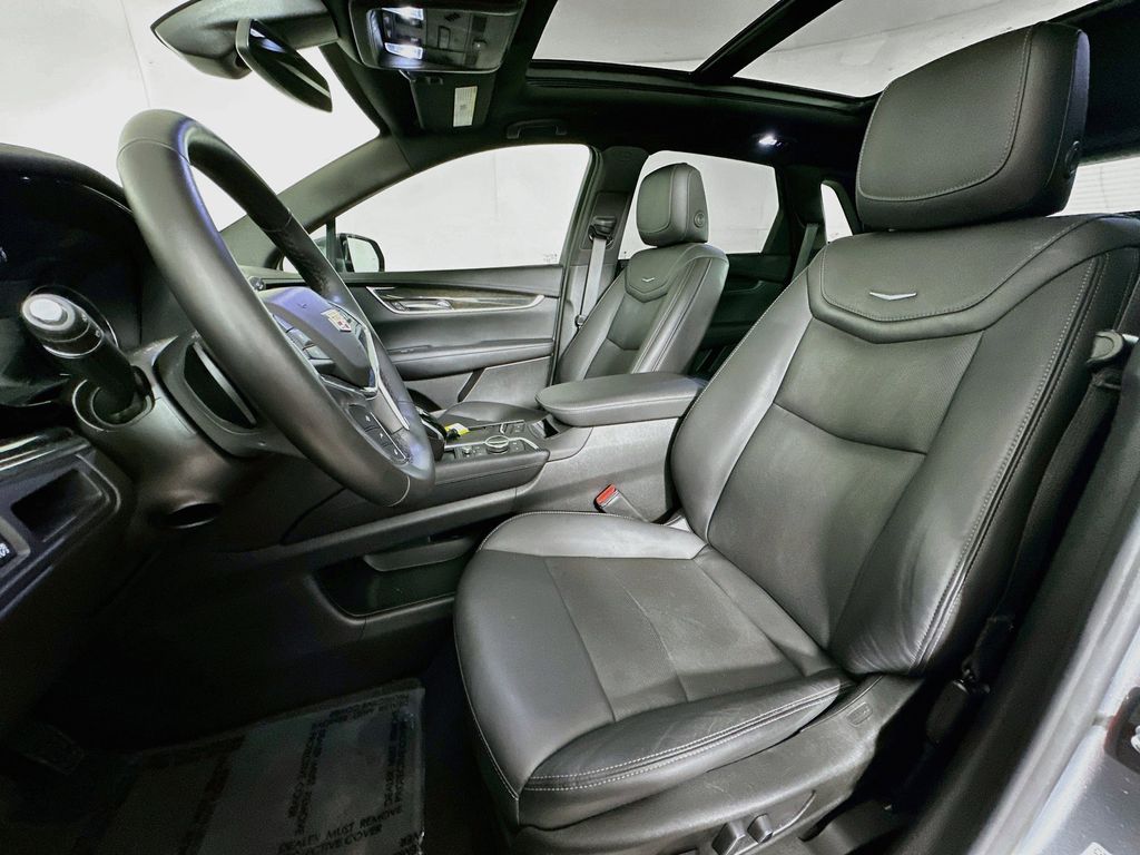 Thumbnail: 2021 Cadillac XT5 - 11
