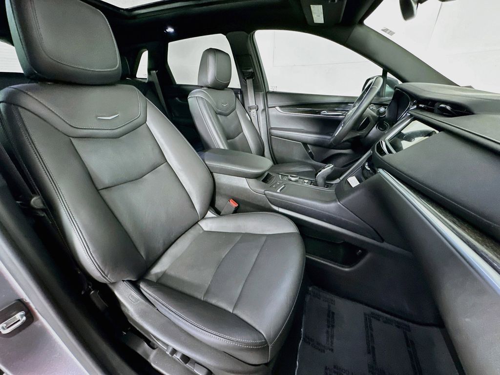 Thumbnail: 2021 Cadillac XT5 - 12