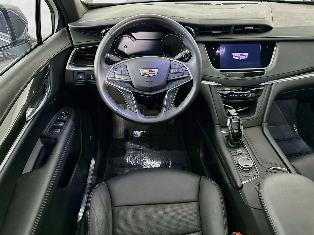 Thumbnail: 2021 Cadillac XT5 - 10