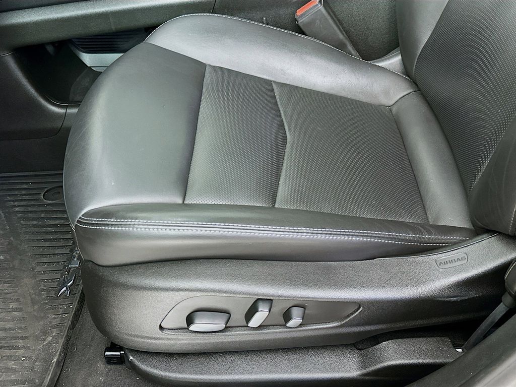 Thumbnail: 2023 Cadillac XT5 - 31