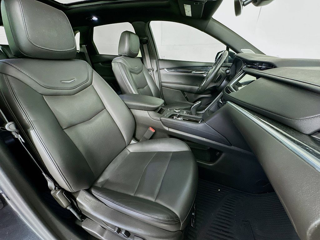 Thumbnail: 2023 Cadillac XT5 - 12