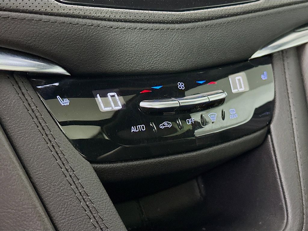 Thumbnail: 2023 Cadillac XT5 - 23
