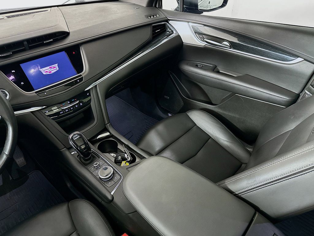 Thumbnail: 2023 Cadillac XT5 - 14