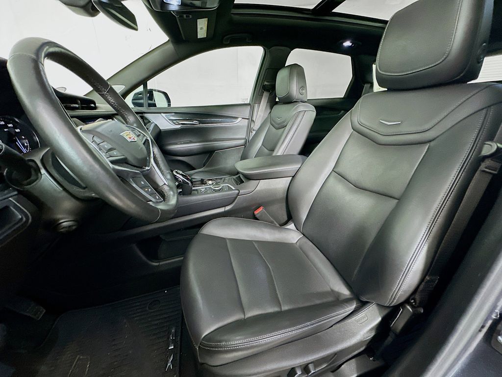 Thumbnail: 2023 Cadillac XT5 - 11